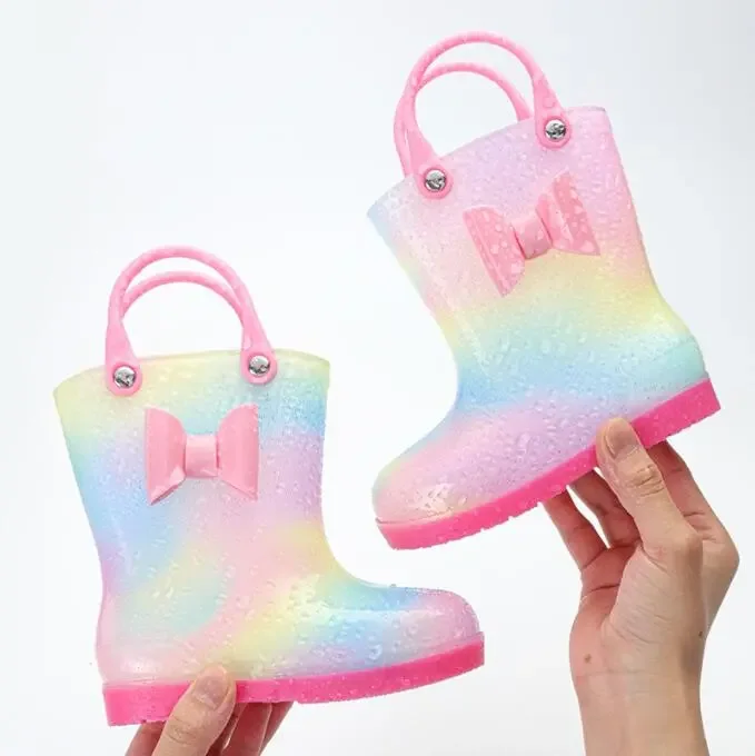 2023 Fashion Kids Girl Rainbow Bowknot Waterproof boots Soft Non Slip Boys Rain boots Wearable Cute Children Water Shoes
2023 Fashion Kids Girl Rainbow Bowknot Waterproof boots Soft Non Slip Boys Rain boots Wearable Cute Children Water Shoes