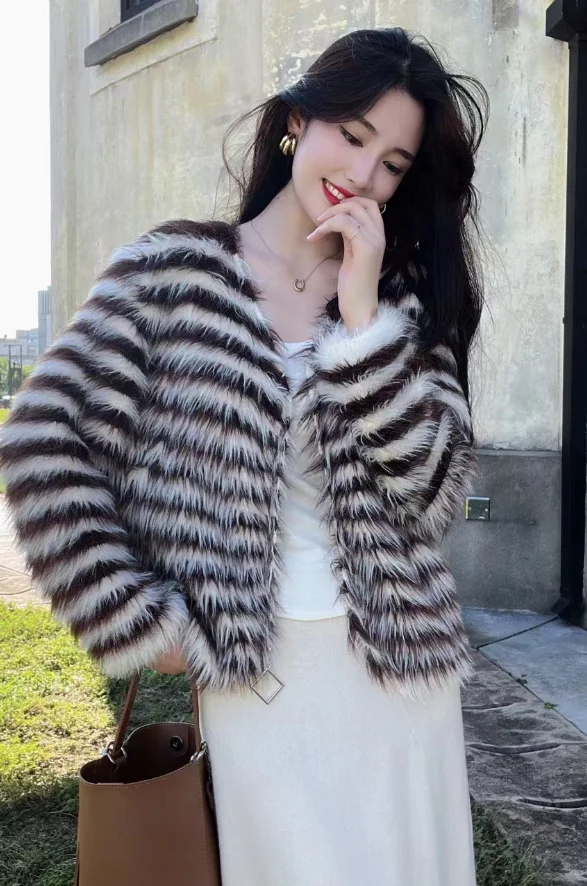 Autumn and winter mink velvet coat for socialites, high-end imitation fur outer wear striped sweater 0121
Autumn and winter mink velvet coat for socialites, high-end imitation fur outer wear striped sweater 0121