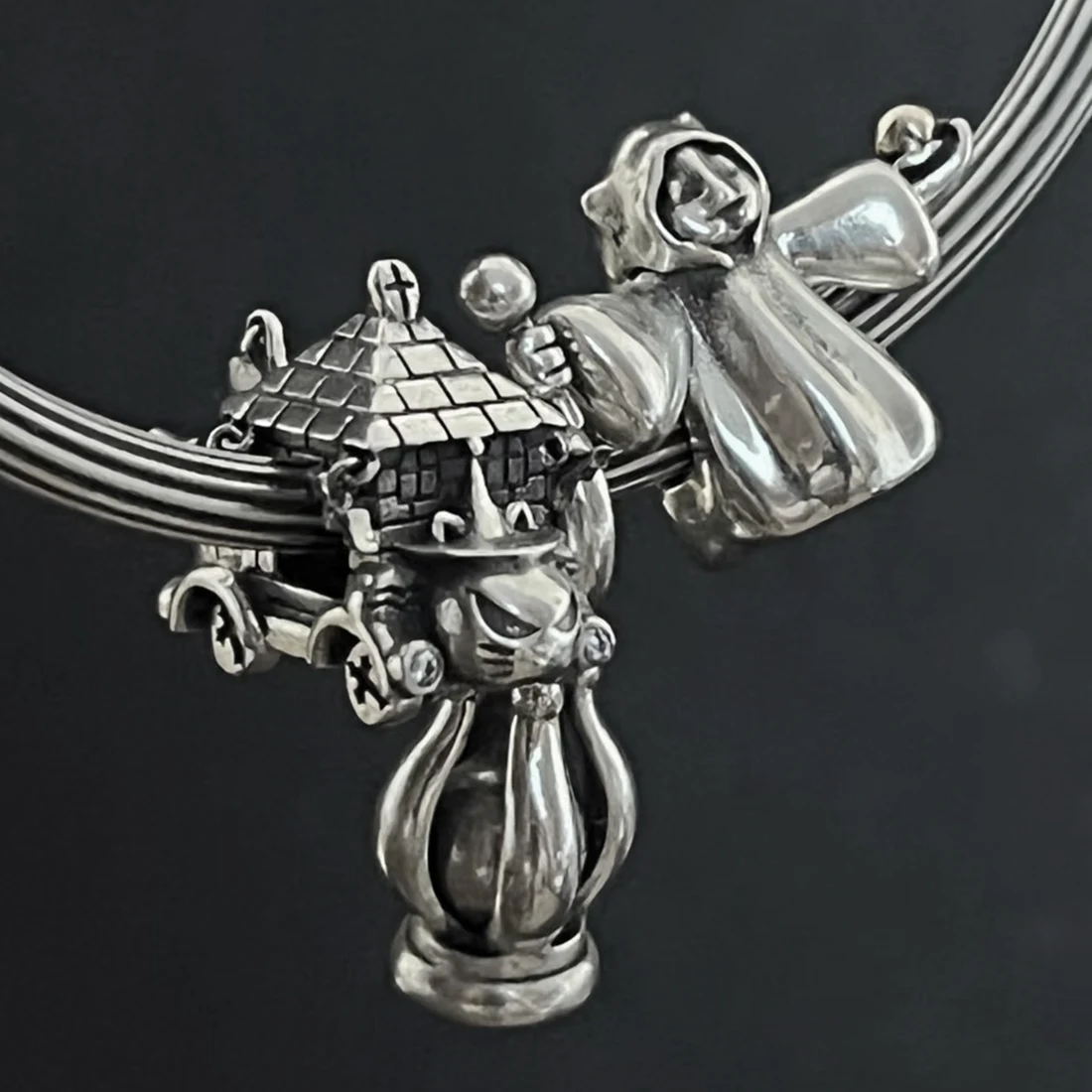 925 Sterling Silver The Conjuring Set Conjuring Cat Lamp Car Ghost Punk Style Charm Bead For Pandora Bracelet European Jewelry
925 Sterling Silver The Conjuring Set Conjuring Cat Lamp Car Ghost Punk Style Charm Bead For Pandora Bracelet European Jewelry