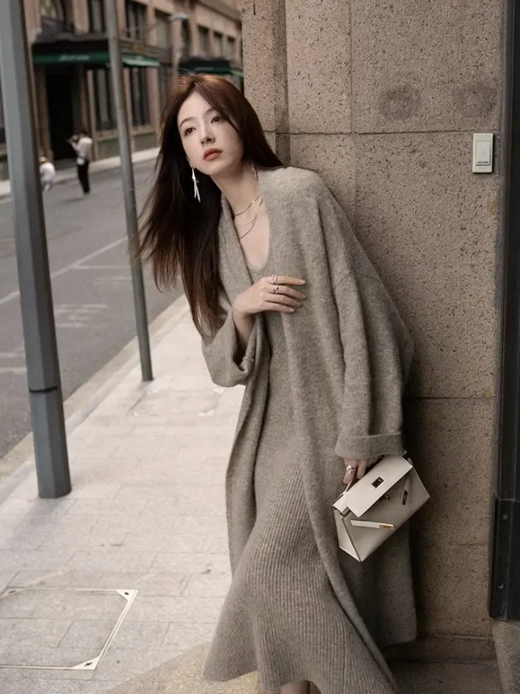 2023 New Women's Autumn and Winter Thickened Comfortable Loose Long Sweater Jacket Knitted Dress Two Piece Autumn and Winter Set
2023 New Women's Autumn and Winter Thickened Comfortable Loose Long Sweater Jacket Knitted Dress Two Piece Autumn and Winter Set