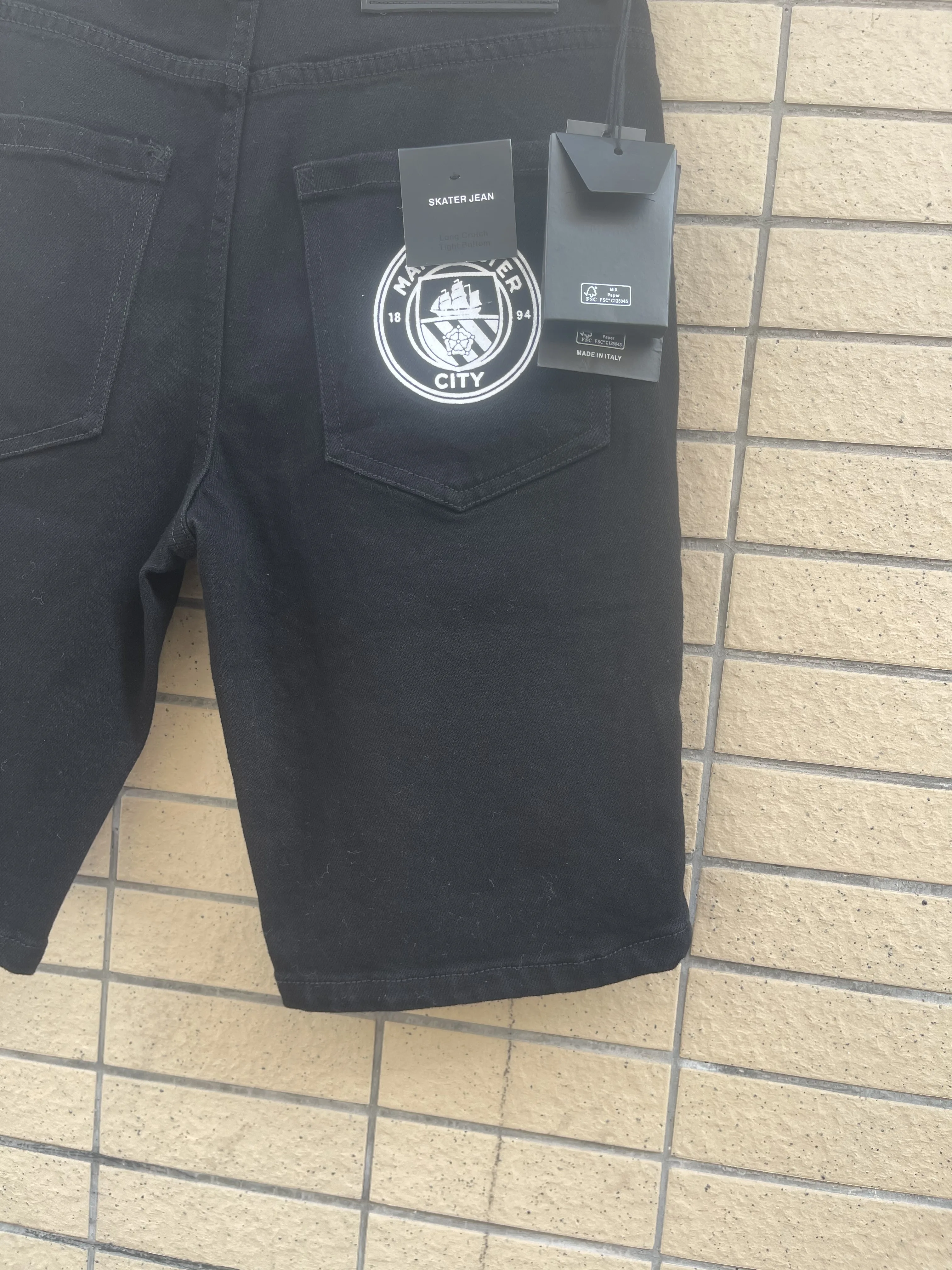 2024 Spring/Summer New D2 Jeans Trendy Men's Washed and Worn Holes Dark Paint Slim Fit Micro Elastic denim shorts Men's
2024 Spring/Summer New D2 Jeans Trendy Men's Washed and Worn Holes Dark Paint Slim Fit Micro Elastic denim shorts Men's