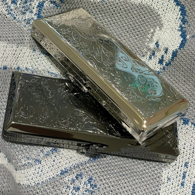 Unique design of high-end cigarette case ashtray metal cigarette accessories, sculpture logo personalized creative gifts for men
Unique design of high-end cigarette case ashtray metal cigarette accessories, sculpture logo personalized creative gifts for men