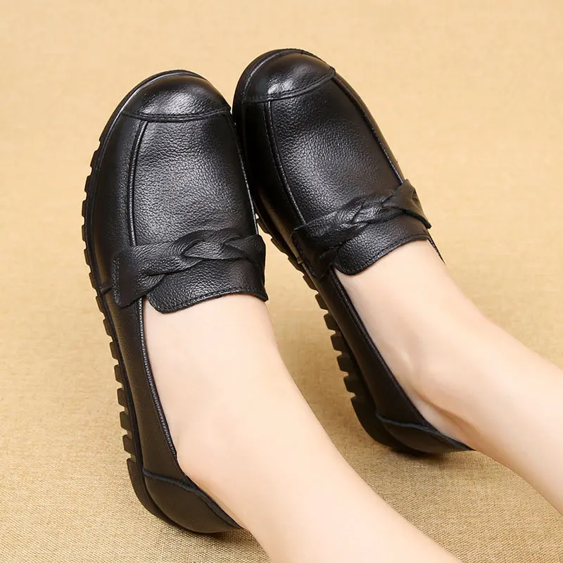 Spring Autumn Women Leather Casual comfortable Flat Shoes Ladies Breathable Soft Bottom Flat Shoes Mother Shoes
Spring Autumn Women Leather Casual comfortable Flat Shoes Ladies Breathable Soft Bottom Flat Shoes Mother Shoes
