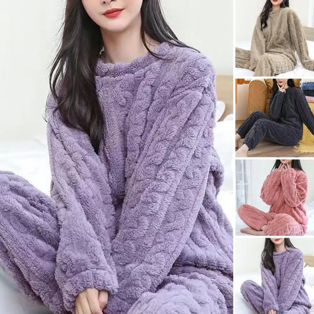 1 Set Winter Pajamas Set Warm Plush 2-Piece Sleepwear Set Stylish Comfortable Pullover And Pants For Autumn Winter
1 Set Winter Pajamas Set Warm Plush 2-Piece Sleepwear Set Stylish Comfortable Pullover And Pants For Autumn Winter