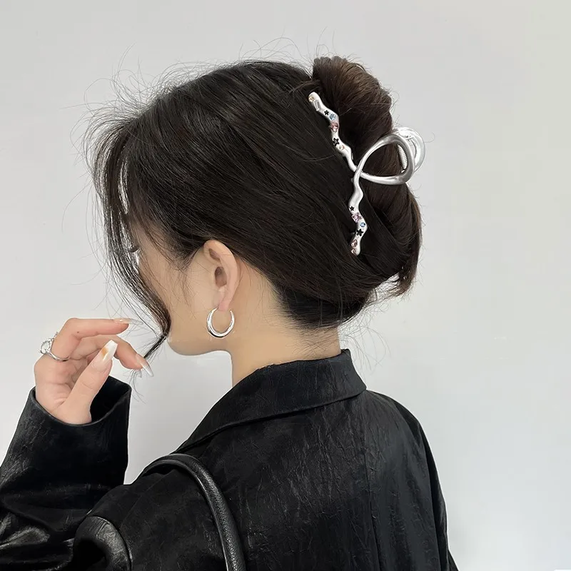 VANIKA Summer new retro large grab clip fashion frosted alloy hair clip elegant ponytail clip women girls hair accessories Gifts
VANIKA Summer new retro large grab clip fashion frosted alloy hair clip elegant ponytail clip women girls hair accessories Gifts