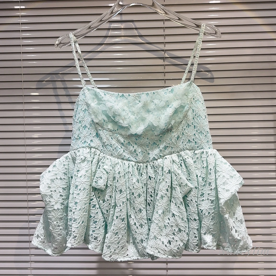 2024 Summer New Classic Style Three-Dimensional Flower Hook Flower Hollow-out Swing Sweet Spaghetti-Strap Camisole Top for Women
2024 Summer New Classic Style Three-Dimensional Flower Hook Flower Hollow-out Swing Sweet Spaghetti-Strap Camisole Top for Women