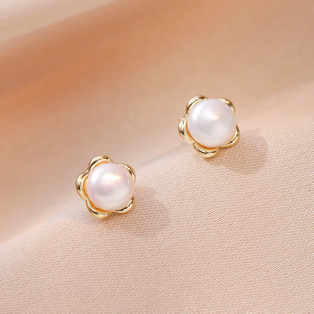 

Five-petal flower fashion sweet natural freshwater pearl stud earrings for women