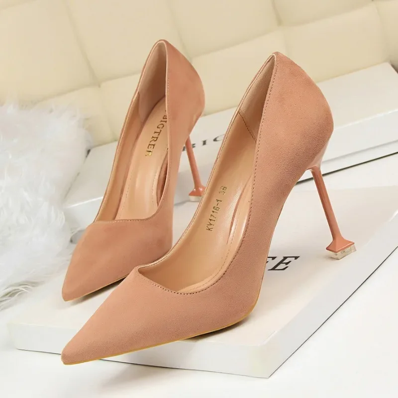 2024 Korean version of fashion sexy pedicure slim high heels slim heel high heel suede shallow mouth pointed single shoes
2024 Korean version of fashion sexy pedicure slim high heels slim heel high heel suede shallow mouth pointed single shoes