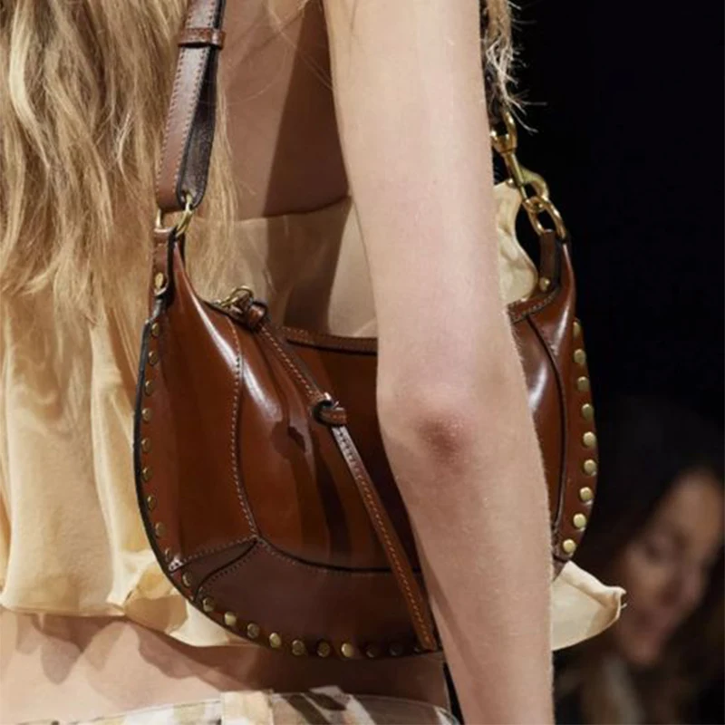

Trendy Versatile Handbag Brown Black Women Cowhide Saddle Bag Rivet Decoration Adjustable Shoulder Strap Zipper Shoulder Bag