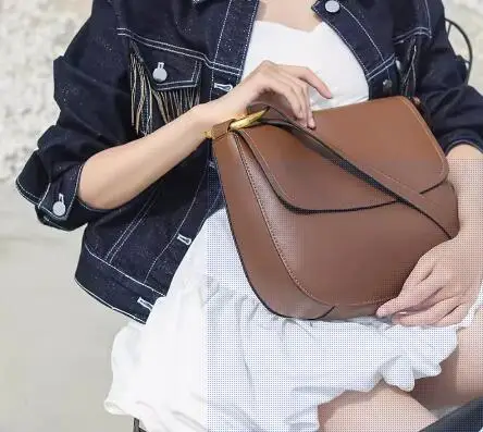 2024 New Men and Women Leather Medium Large Handbag Shoulder Bags Large Capacity Ladies Single Shoulder Bag Crossbody Bag X12
2024 New Men and Women Leather Medium Large Handbag Shoulder Bags Large Capacity Ladies Single Shoulder Bag Crossbody Bag X12