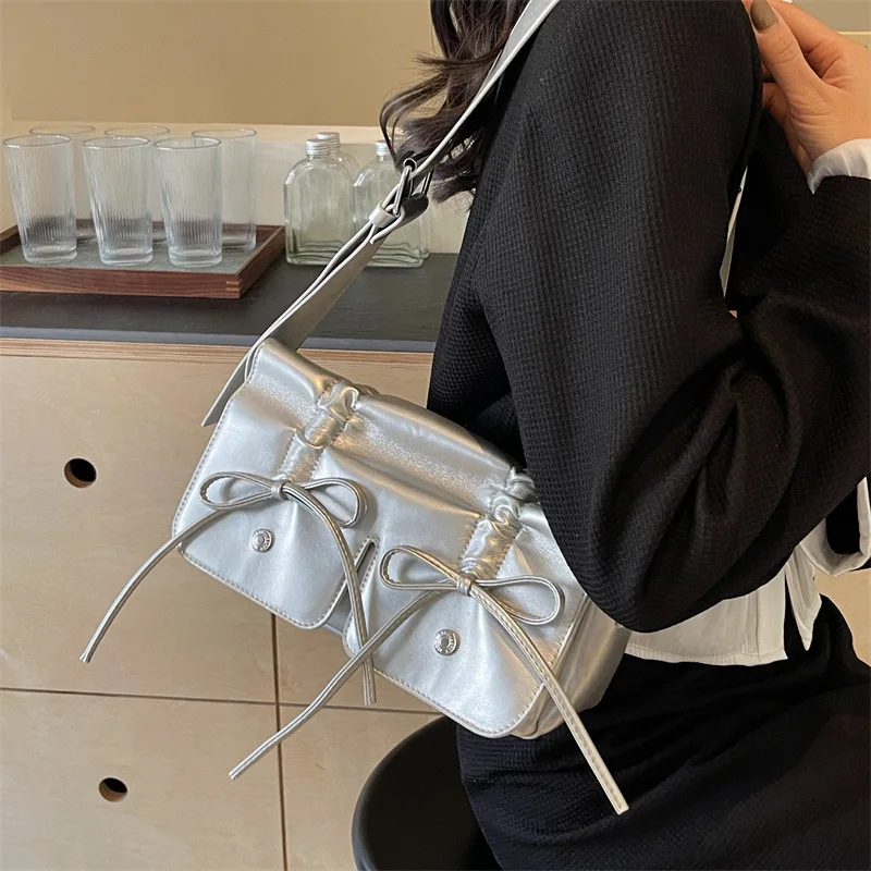 Fashion Small Bag 2024 New Women's Cute Bow Shoulder Bag Purses and Handbags Crossbody Bags for Women
Fashion Small Bag 2024 New Women's Cute Bow Shoulder Bag Purses and Handbags Crossbody Bags for Women