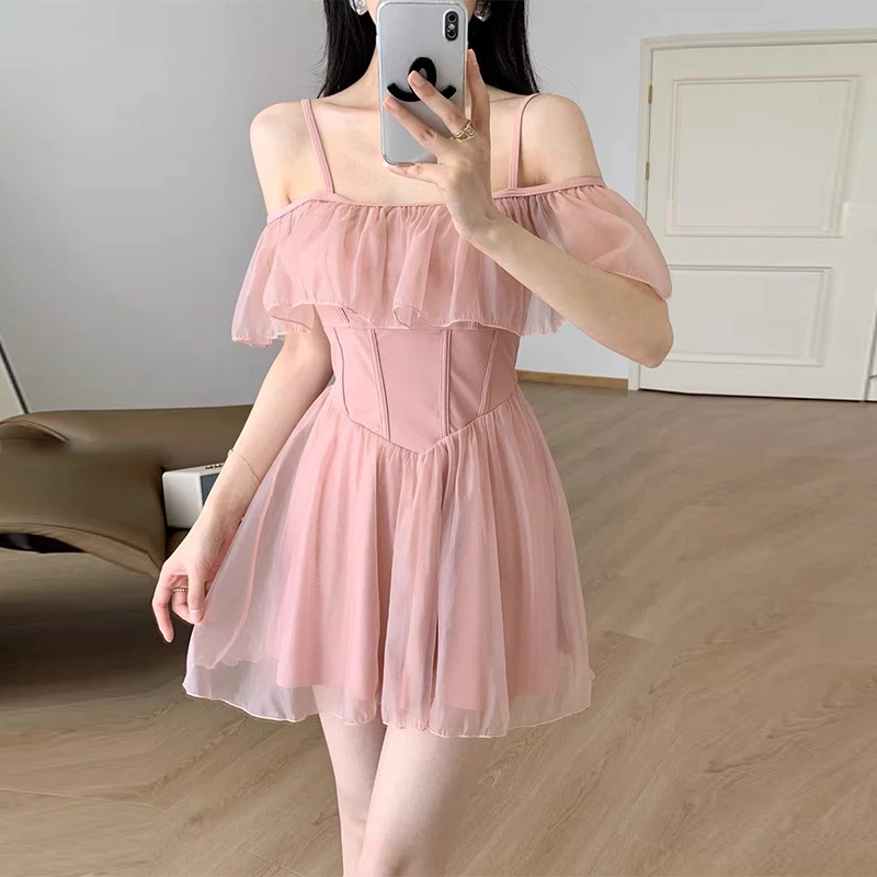 Korean One-piece Swimsuit Women Summer High Waist Sexy One-shoulder Fairy Style Girl Ruffled Dress Swimwear Pink Black Beachwear
Korean One-piece Swimsuit Women Summer High Waist Sexy One-shoulder Fairy Style Girl Ruffled Dress Swimwear Pink Black Beachwear