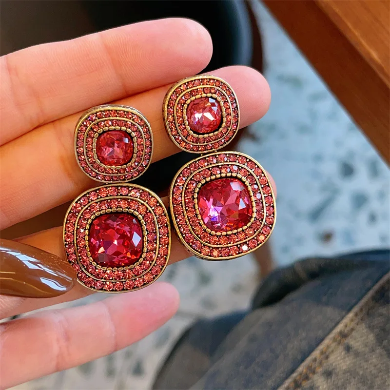 Vintage new luxury pink glass earrings handmade square pendant summer party piercing
Vintage new luxury pink glass earrings handmade square pendant summer party piercing