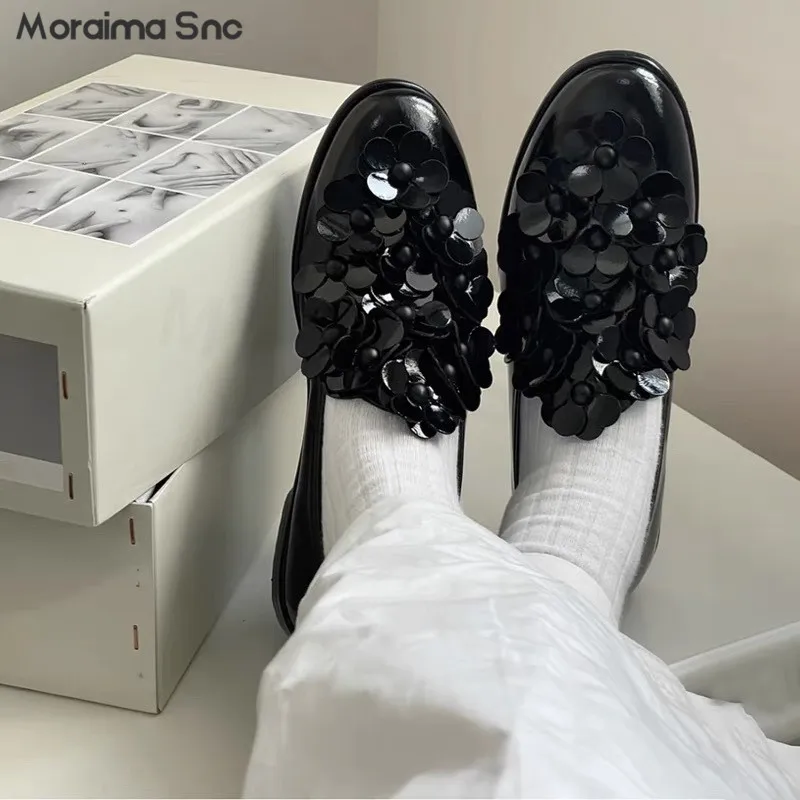 

Черные лоферы с цветочным узором, круглым носком, новинка, низкий каблук, низкая подошва, нишевые туфли-лодочки в стиле ретро, модная повседневная женская обувь