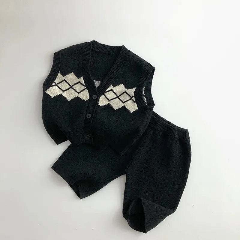 Autumn New Children Sleeveless Clothes Set Baby Boys Girls Knit Vest Cardigan + Shorts 2pcs Suit Kids Simple Casual Outfits
Autumn New Children Sleeveless Clothes Set Baby Boys Girls Knit Vest Cardigan + Shorts 2pcs Suit Kids Simple Casual Outfits