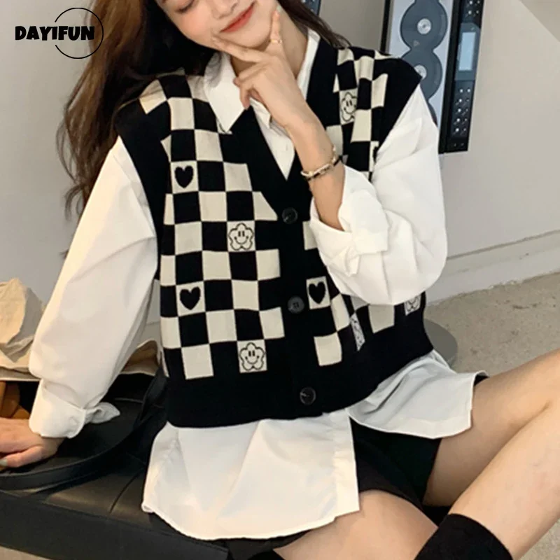 DAYIFUN-Women's Retro V-Neck Knitted Sweaters Sleeveless Cardigan Vest Black and White Plaid Tops Layered Clothing All-Match
DAYIFUN-Women's Retro V-Neck Knitted Sweaters Sleeveless Cardigan Vest Black and White Plaid Tops Layered Clothing All-Match