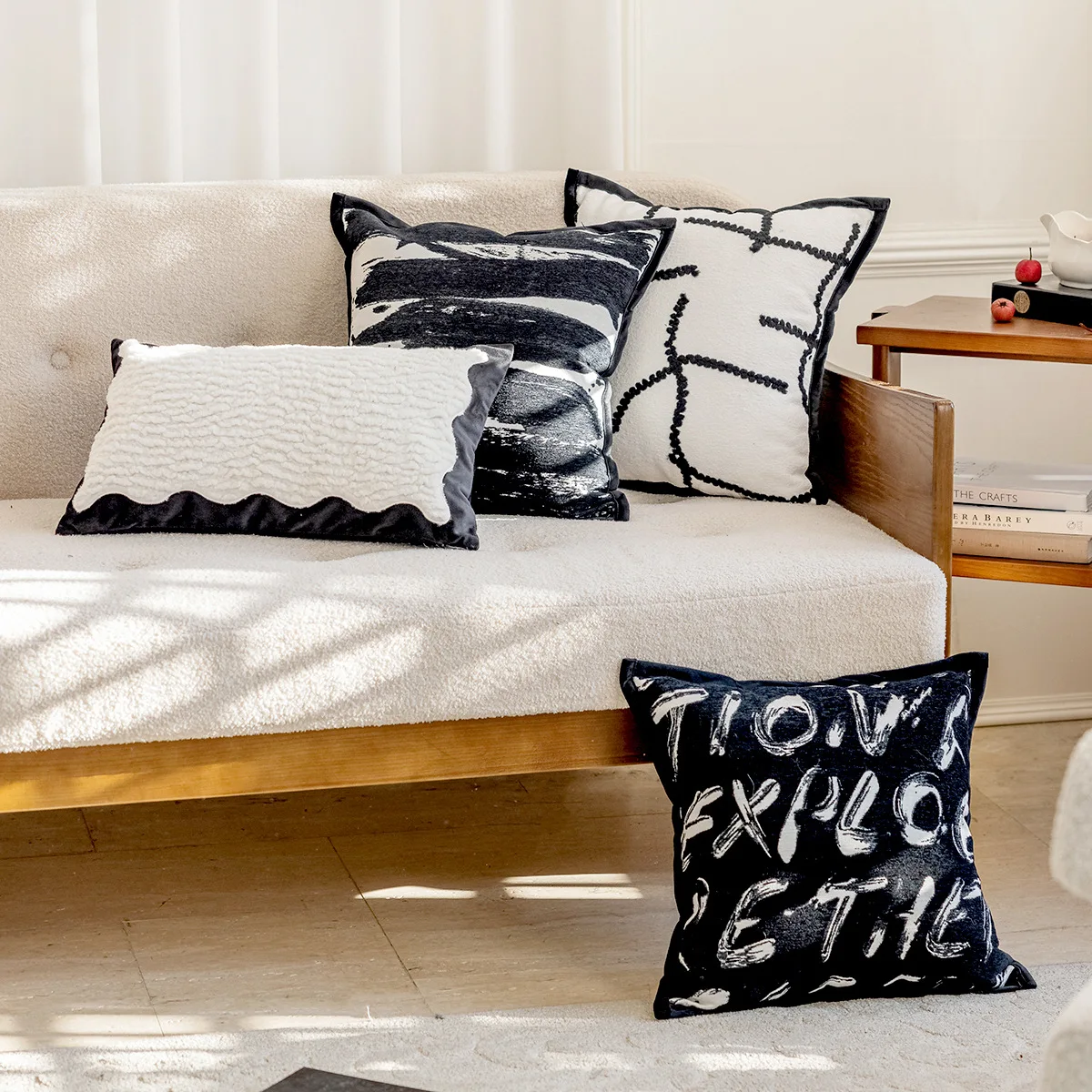 French Black and White Throw Pillowcase Simple Sofa Cushion Cover 45X45 Living Room Decoration Pillow Headboard Cushions Covers
French Black and White Throw Pillowcase Simple Sofa Cushion Cover 45X45 Living Room Decoration Pillow Headboard Cushions Covers
