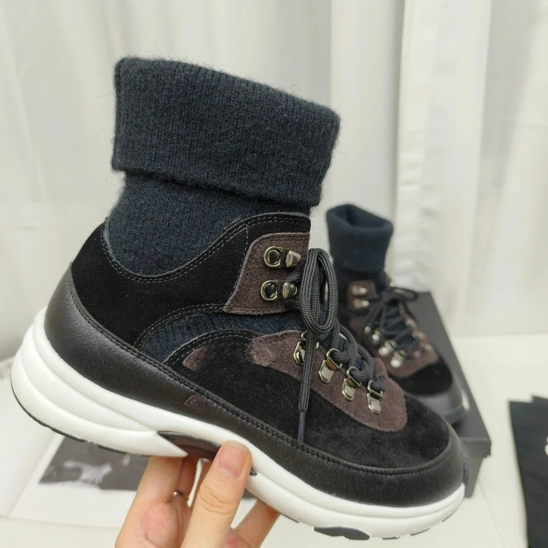 Trendy 2023 Women's HighTop Sports Shoes | Genuine Sheepskin Fabric | Knitted Shaft | Sizes 35-40
Trendy 2023 Women's HighTop Sports Shoes | Genuine Sheepskin Fabric | Knitted Shaft | Sizes 35-40