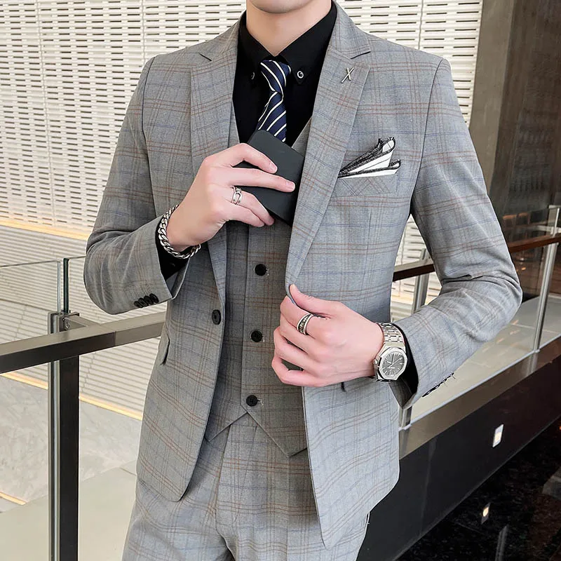Трендовая Корейская версия четырех сезонов (костюм + жилет + брюки) Изящный мужской костюм британская клетчатая одинарная Западная Мода Комплект из трех предметов
Трендовая Корейская версия четырех сезонов (костюм + жилет + брюки) Изящный мужской костюм британская клетчатая одинарная Западная Мода Комплект из трех предметов
