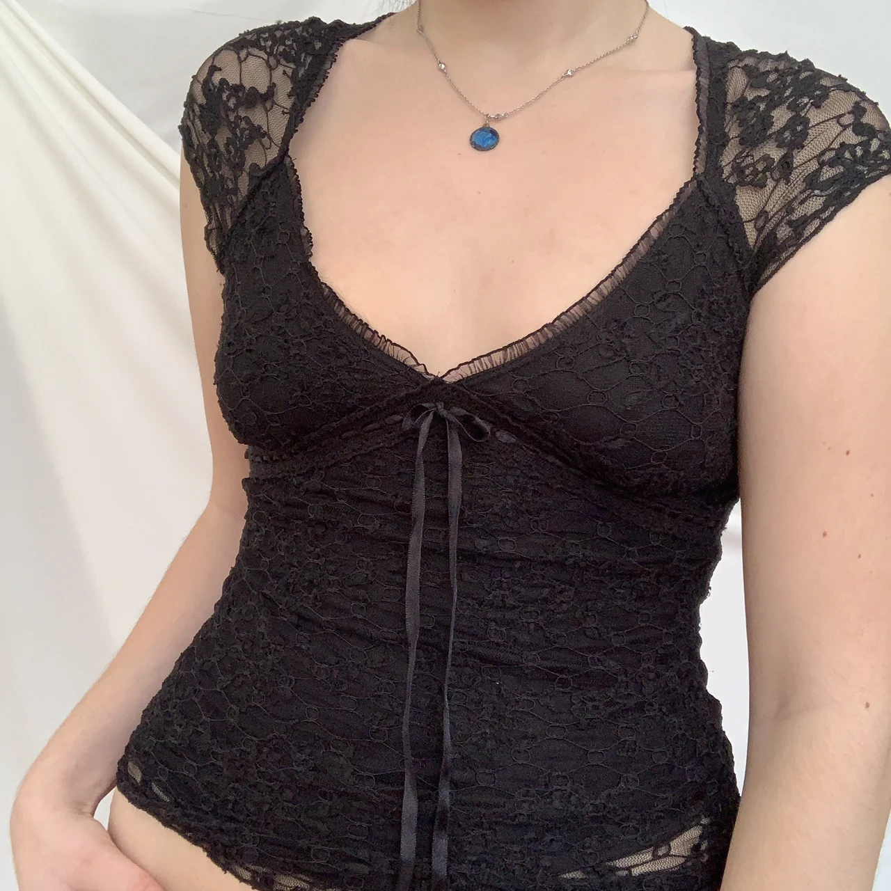 Sexy Ladies Midriff-baring Tops Summer Autumn Women Leisure Style Lace Mesh Splicing V-neck Tie Up Sleeveless Slim T-shirt
Sexy Ladies Midriff-baring Tops Summer Autumn Women Leisure Style Lace Mesh Splicing V-neck Tie Up Sleeveless Slim T-shirt