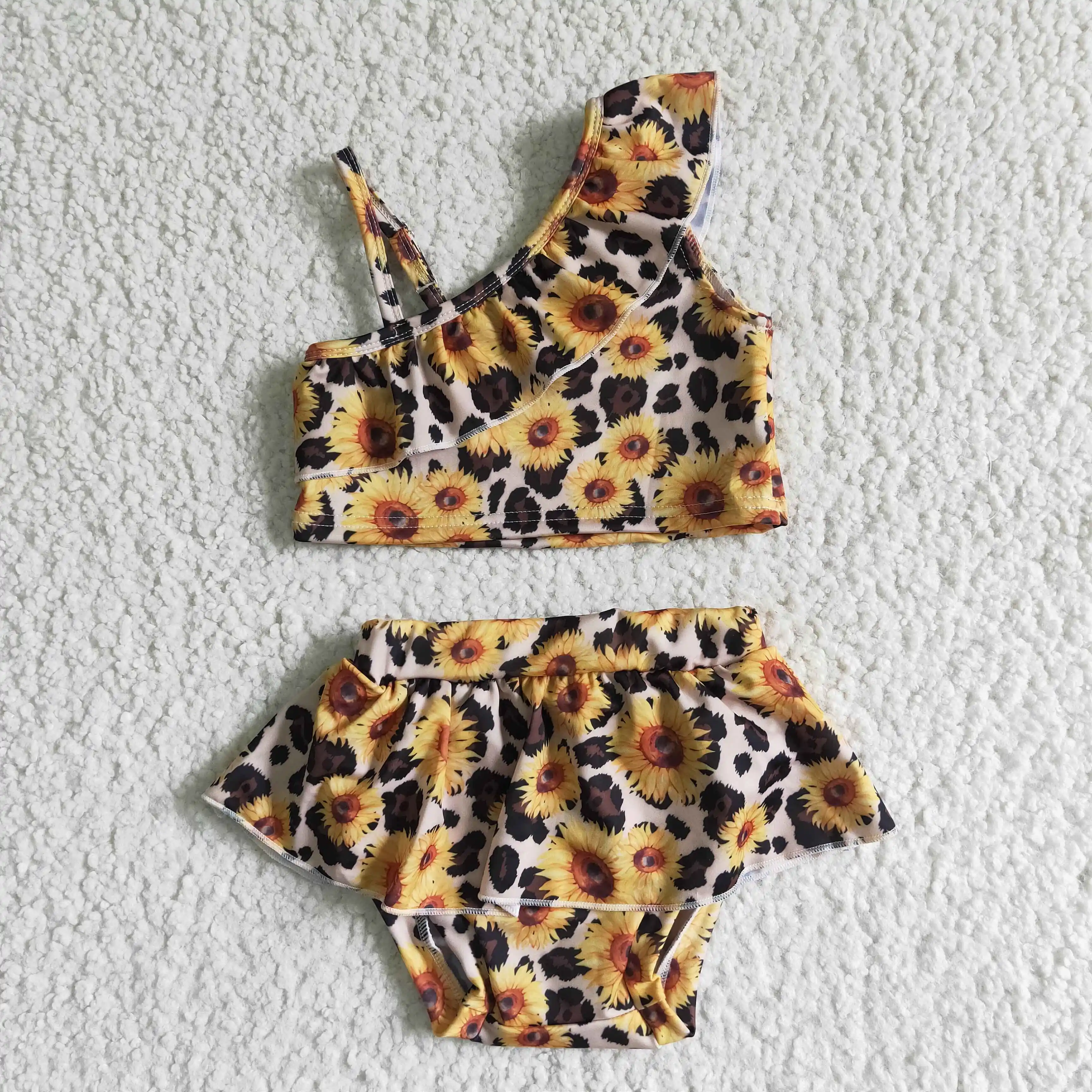Leopard Print Sunflower Swimsuit for Girls with Beveled Sides Off Shoulder Sling Crop Top Triangle Culottes Swimsuit 2-Piece Set
Leopard Print Sunflower Swimsuit for Girls with Beveled Sides Off Shoulder Sling Crop Top Triangle Culottes Swimsuit 2-Piece Set
