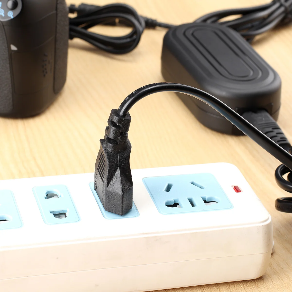 LP-E8 Dummy Battery Coupler for Canon EOS 550D 600D 650D 700D Kiss X7I X6 X5 X4 Rebel T5I T4I T3I T2I EU Plug
LP-E8 Dummy Battery Coupler for Canon EOS 550D 600D 650D 700D Kiss X7I X6 X5 X4 Rebel T5I T4I T3I T2I EU Plug