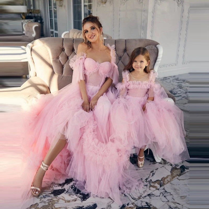 

Cute Mesh Mother And Daughter Prom Dress Pretty Ruffles Tiered A Line Mom And Kids Brithday Party Gowns Puffy Summer Dressing