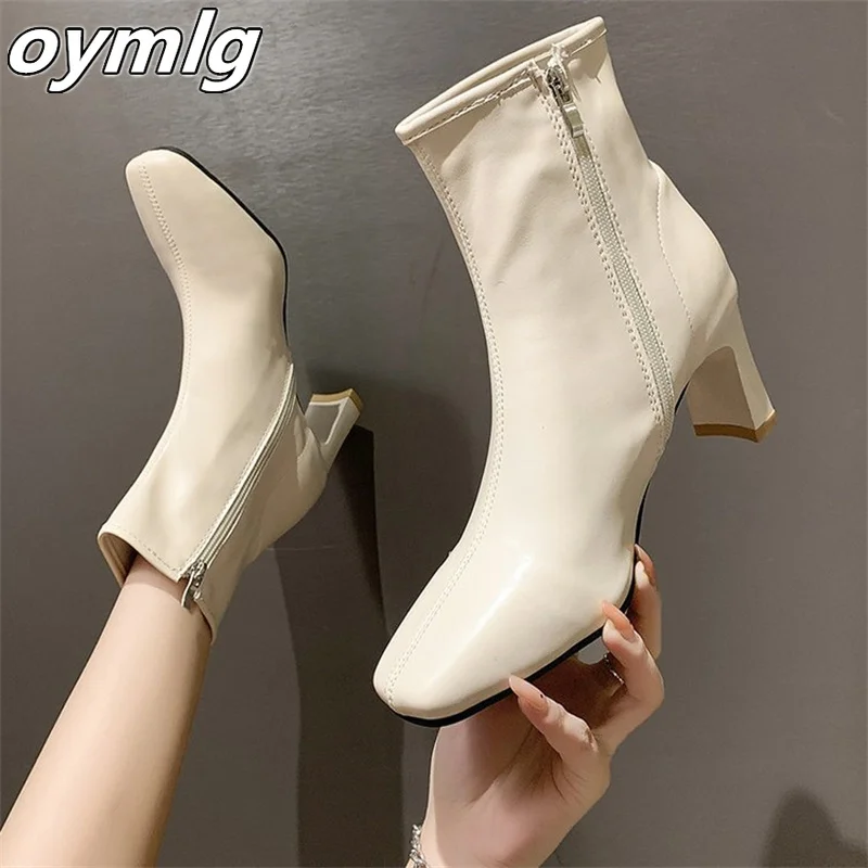 Новинка Осень-зима 2022, темпераментные короткие сапоги, кожаные модные сапоги с квадратным носком и боковой молнией, женские сапоги на высоком толстом каблуке 
Новинка Осень-зима 2022, темпераментные короткие сапоги, кожаные модные сапоги с квадратным носком и боковой молнией, женские сапоги на высоком толстом каблуке