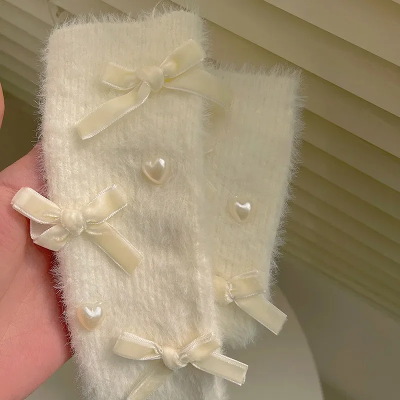 Милые уютные бархатные носки, осенне-зимние чулочно-носочные изделия, утолщенные теплые носки JK Lolita с пушистым бантом и жемчугом в форме сердца для сна и дома
Милые уютные бархатные носки, осенне-зимние чулочно-носочные изделия, утолщенные теплые носки JK Lolita с пушистым бантом и жемчугом в форме сердца для сна и дома