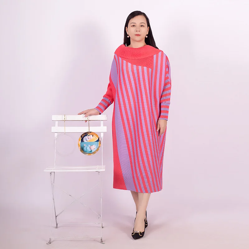 2023 New printed irregular lapel long sleeve temperament large size pleated dress
2023 New printed irregular lapel long sleeve temperament large size pleated dress