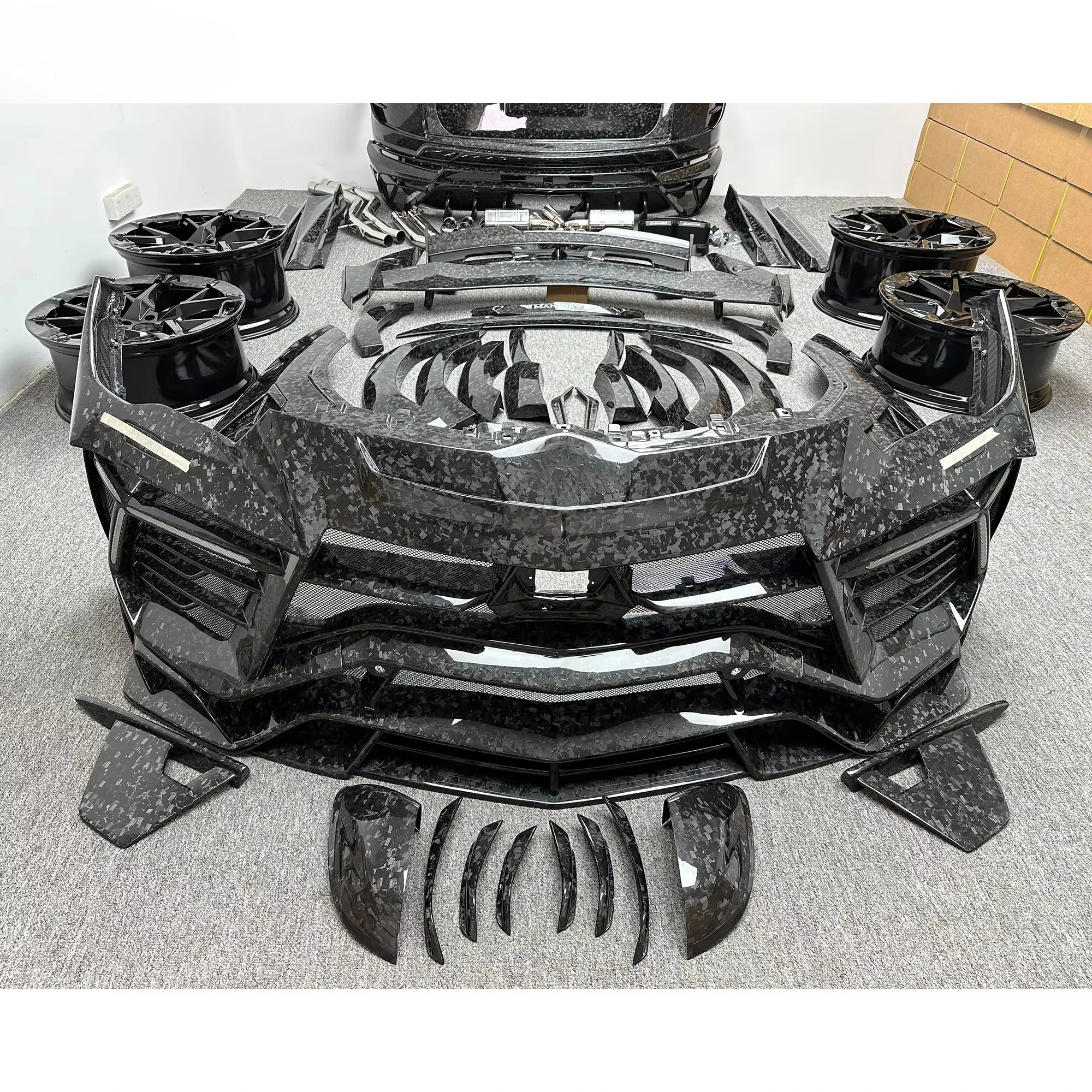 Upgrade Latest Dry Forged Carbon Fiber Auto Parts Gen III Body Kit With Bumper Hood Fenders Wing Exhaust for Lambo URUS Upgrade Latest Dry Forged Carbon Fiber Auto Parts Gen III Body Kit With Bumper Hood Fenders Wing Exhaust for Lambo URUS