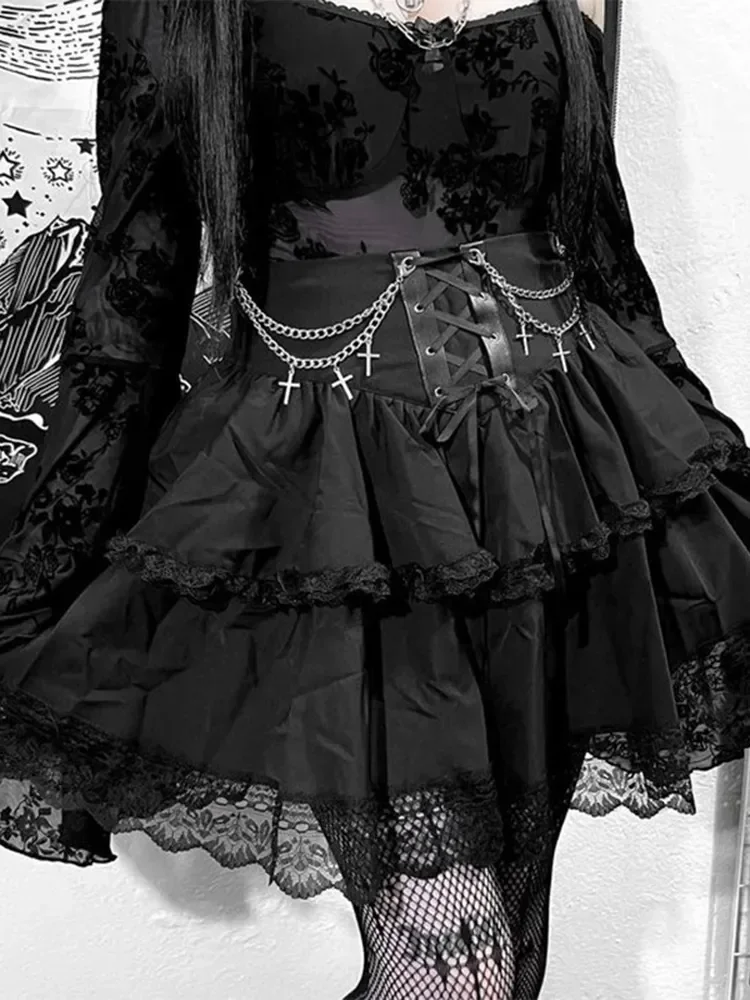 

Женская плиссированная мини-юбка InsGoth Goth, черная теннисная юбка с высокой талией и цепочкой, двухслойная Готическая короткая юбка с кружевной отделкой