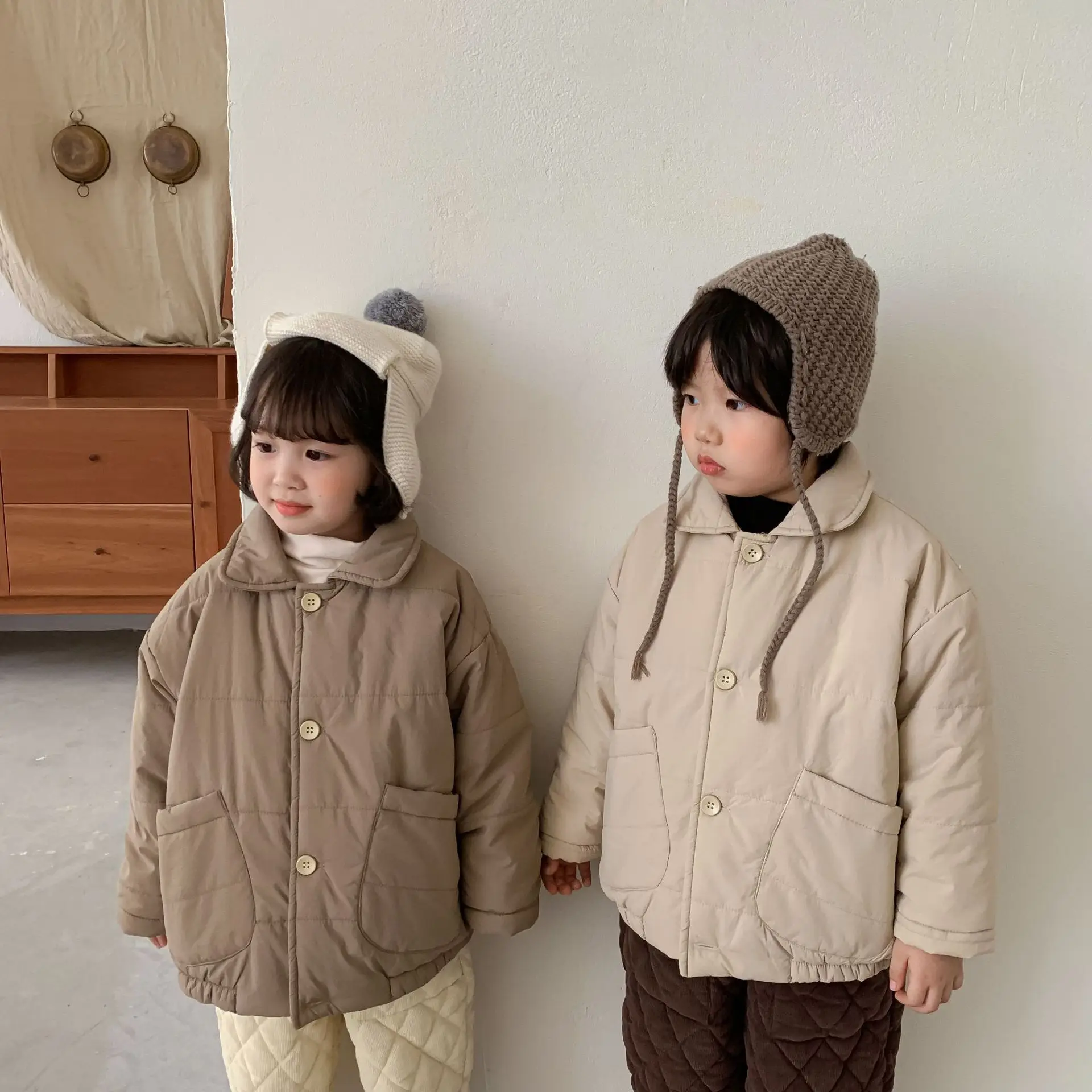 New Korean version children's Coat winter kid's plush and thick cotton clothes for boys girls Casual baby bread jacket overcoat
New Korean version children's Coat winter kid's plush and thick cotton clothes for boys girls Casual baby bread jacket overcoat