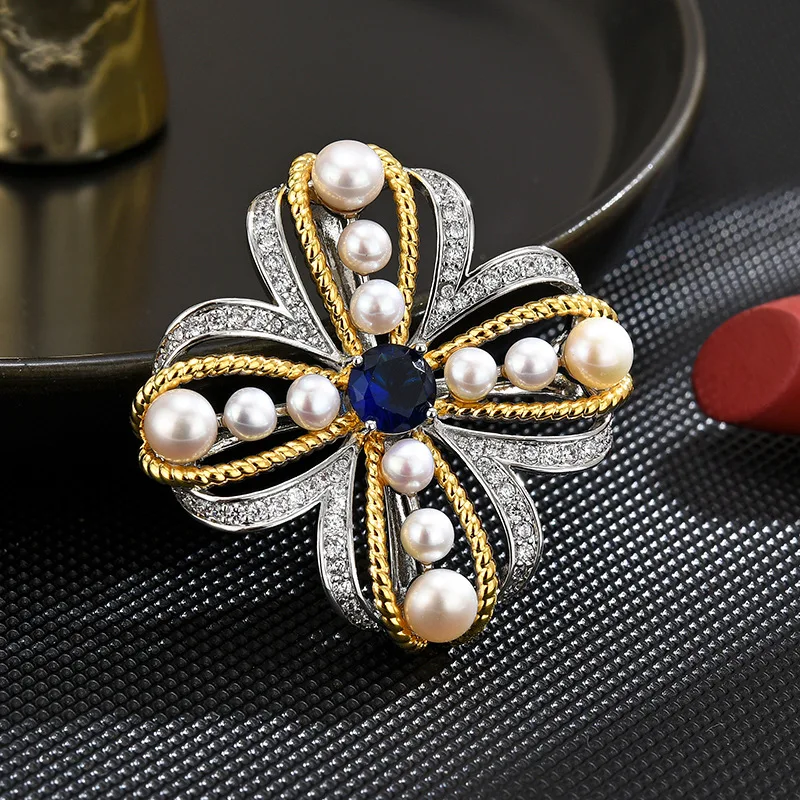 

Exquisite Two-tone Freshwater Pearl Four-petal Flower Brooches for Women Luxury Design Zircon Geometry Corsage Accessories Pins