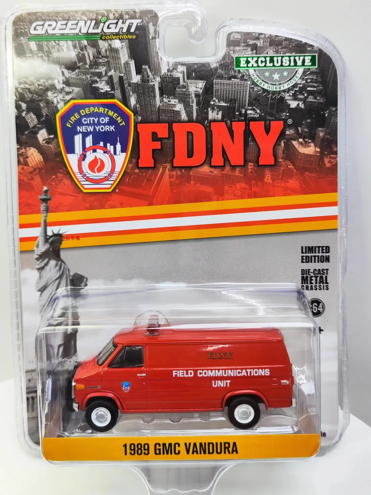 1:64 1989 GMC Vandura -FDNY Пожарная служба Нью-Йорка пожарная машина литой металлический сплав Модель автомобиля игрушки для коллекции подарков
1:64 1989 GMC Vandura -FDNY Пожарная служба Нью-Йорка пожарная машина литой металлический сплав Модель автомобиля игрушки для коллекции подарков