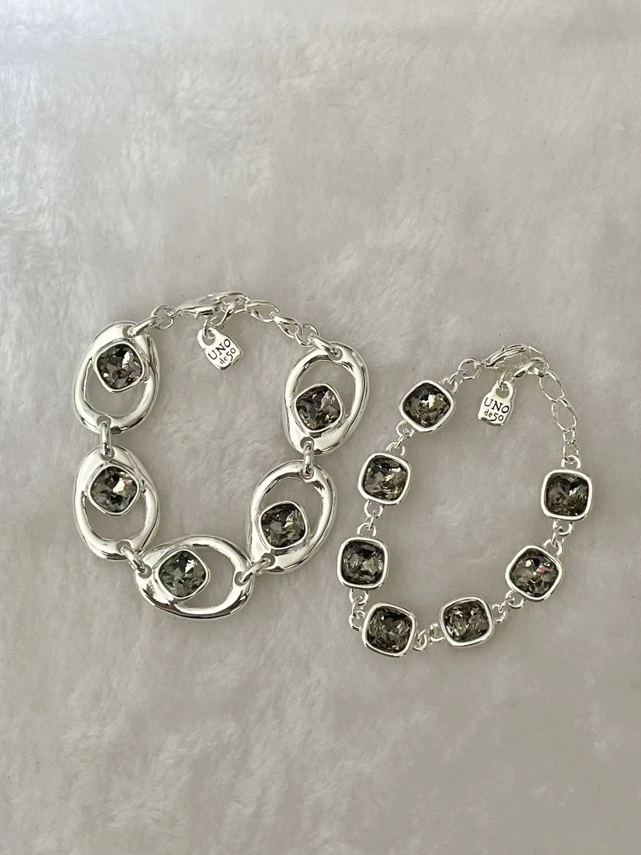 YS 2023 UNOde 50 Spanish bestselling niche fashion exquisite gemstone bracelet women's romantic jewelry gift
YS 2023 UNOde 50 Spanish bestselling niche fashion exquisite gemstone bracelet women's romantic jewelry gift