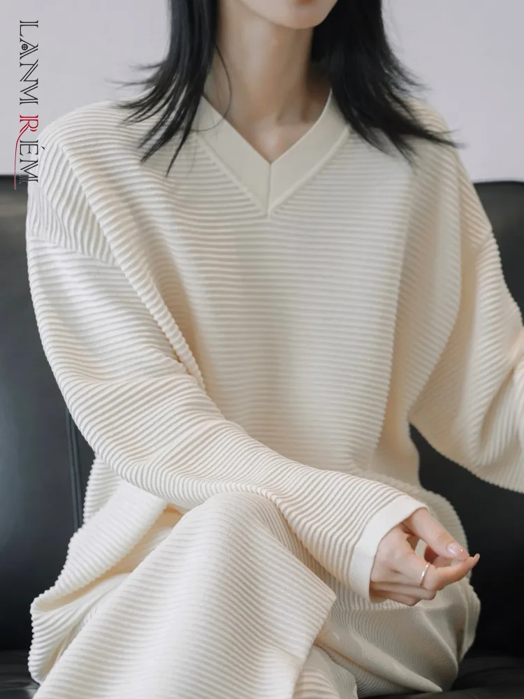 LANMREM Pleated T-shirt For Women V Neck Long Sleeves Solid Color Loose Casual Shirt Female Top 2023 Autumn New 2DA1764
LANMREM Pleated T-shirt For Women V Neck Long Sleeves Solid Color Loose Casual Shirt Female Top 2023 Autumn New 2DA1764