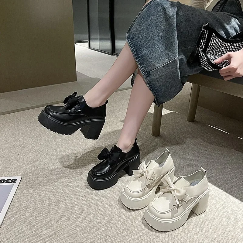 Женская универсальная обувь в Стиле Лолита, однотонные Модные Туфли Мэри Джейн на толстой подошве с круглым носком, женская обувь из лакированной кожи на толстой подошве, 2024
Женская универсальная обувь в Стиле Лолита, однотонные Модные Туфли Мэри Джейн на толстой подошве с круглым носком, женская обувь из лакированной кожи на толстой подошве, 2024