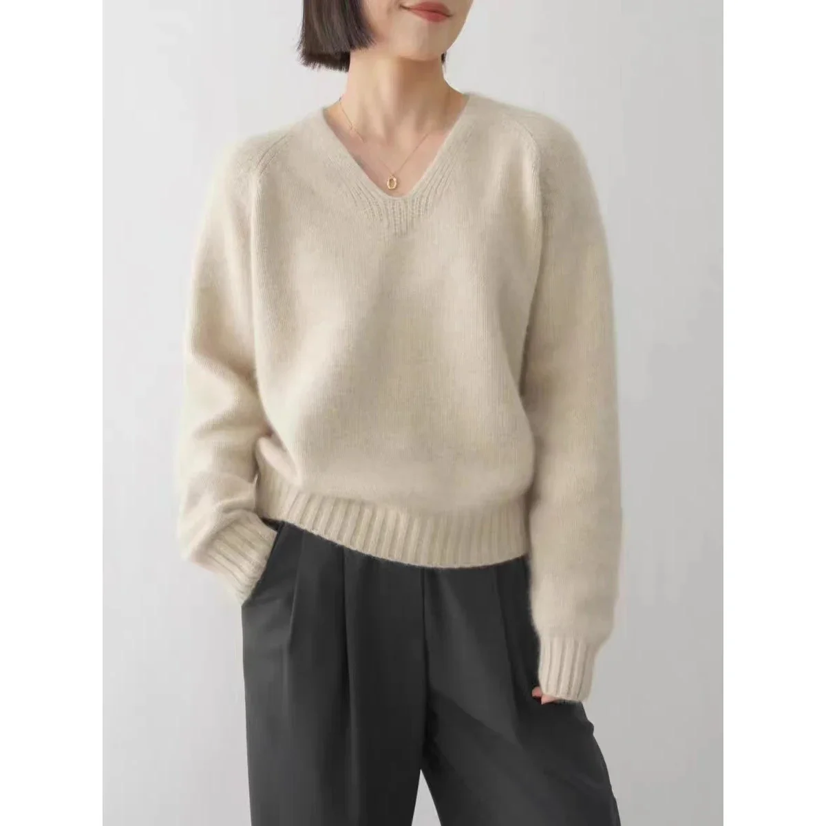 

Autumn and winter new pure mountain cashmere sweater female V-neck loose lazy pullover long sleeve wool knitted bottoming sweate