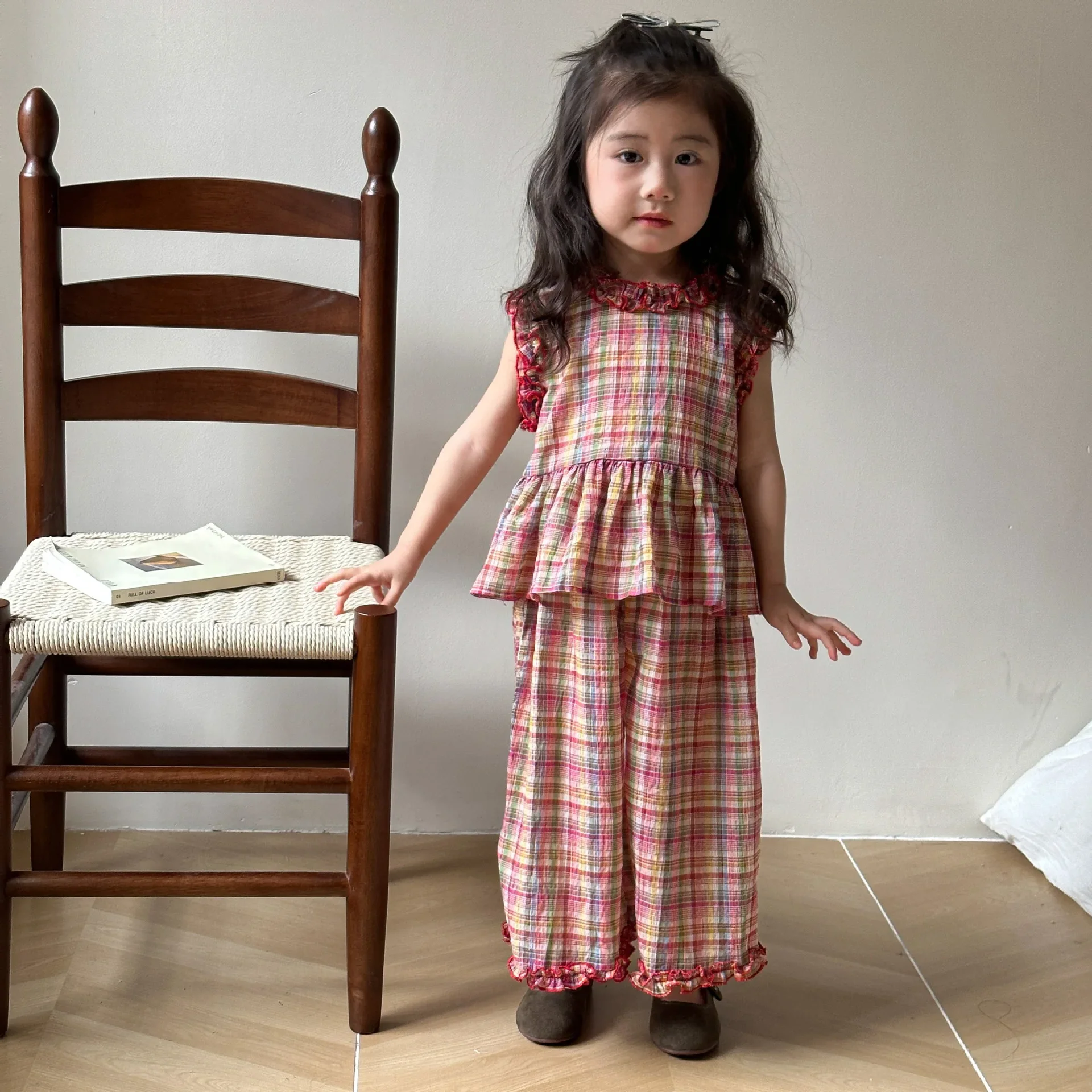 2024 Summer girls fashion plaid Outfits Cute vest and wide leg trousers 2pcs sets Baby girl clothes sets
2024 Summer girls fashion plaid Outfits Cute vest and wide leg trousers 2pcs sets Baby girl clothes sets