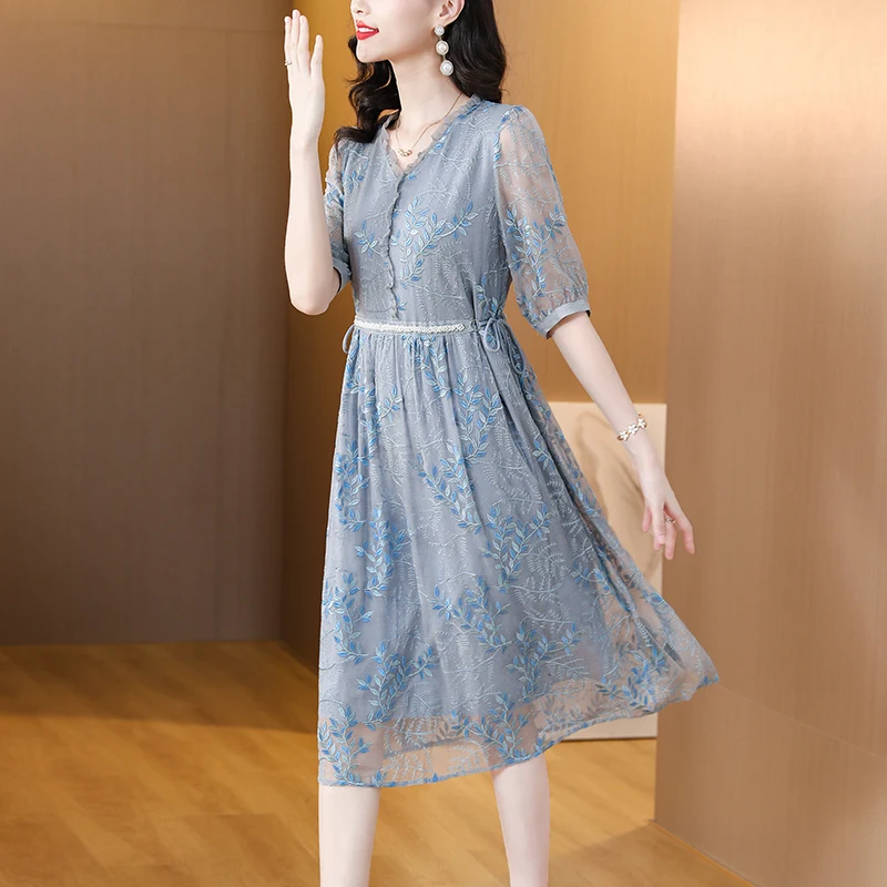 

Blue V-neck mulberry silk dress, women's heavy industry embroidery, new summer style, waist up, slimming silk straight tube skir