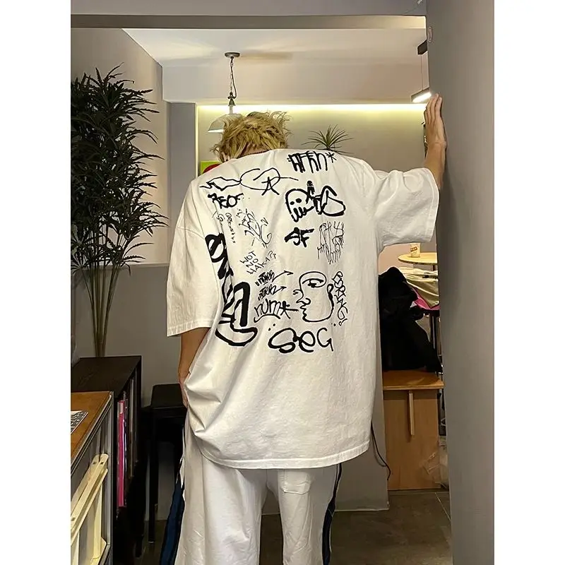 American retro Abby style graffiti printed short-sleeved T-shirt for men and women summer loose couple half-sleeved niche shirt
American retro Abby style graffiti printed short-sleeved T-shirt for men and women summer loose couple half-sleeved niche shirt