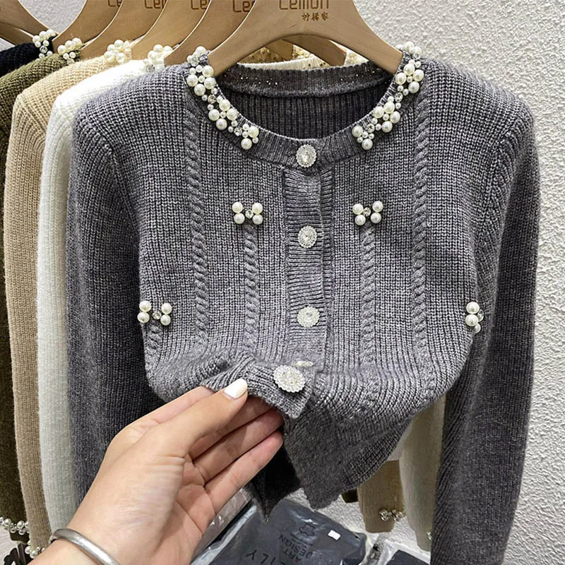 Women Clothing Chic Diamonds Luxury Pearl Short Sweaters Button Knitted French Fashion Casual Slim Cardigan Tops
Women Clothing Chic Diamonds Luxury Pearl Short Sweaters Button Knitted French Fashion Casual Slim Cardigan Tops