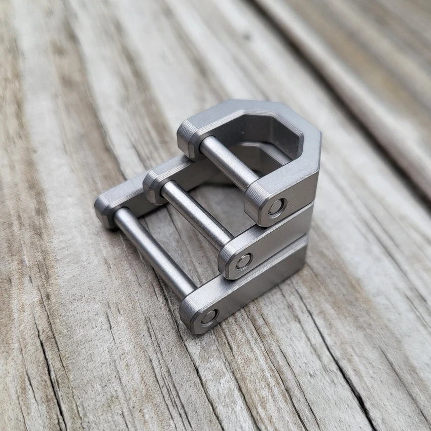 1PC EDC Wire-cut CNC Pure Titanium Alloy TC4 Horseshoe Stirrup Buckle Small Medium And Large D-shaped Key Swivel Joint Latch
1PC EDC Wire-cut CNC Pure Titanium Alloy TC4 Horseshoe Stirrup Buckle Small Medium And Large D-shaped Key Swivel Joint Latch