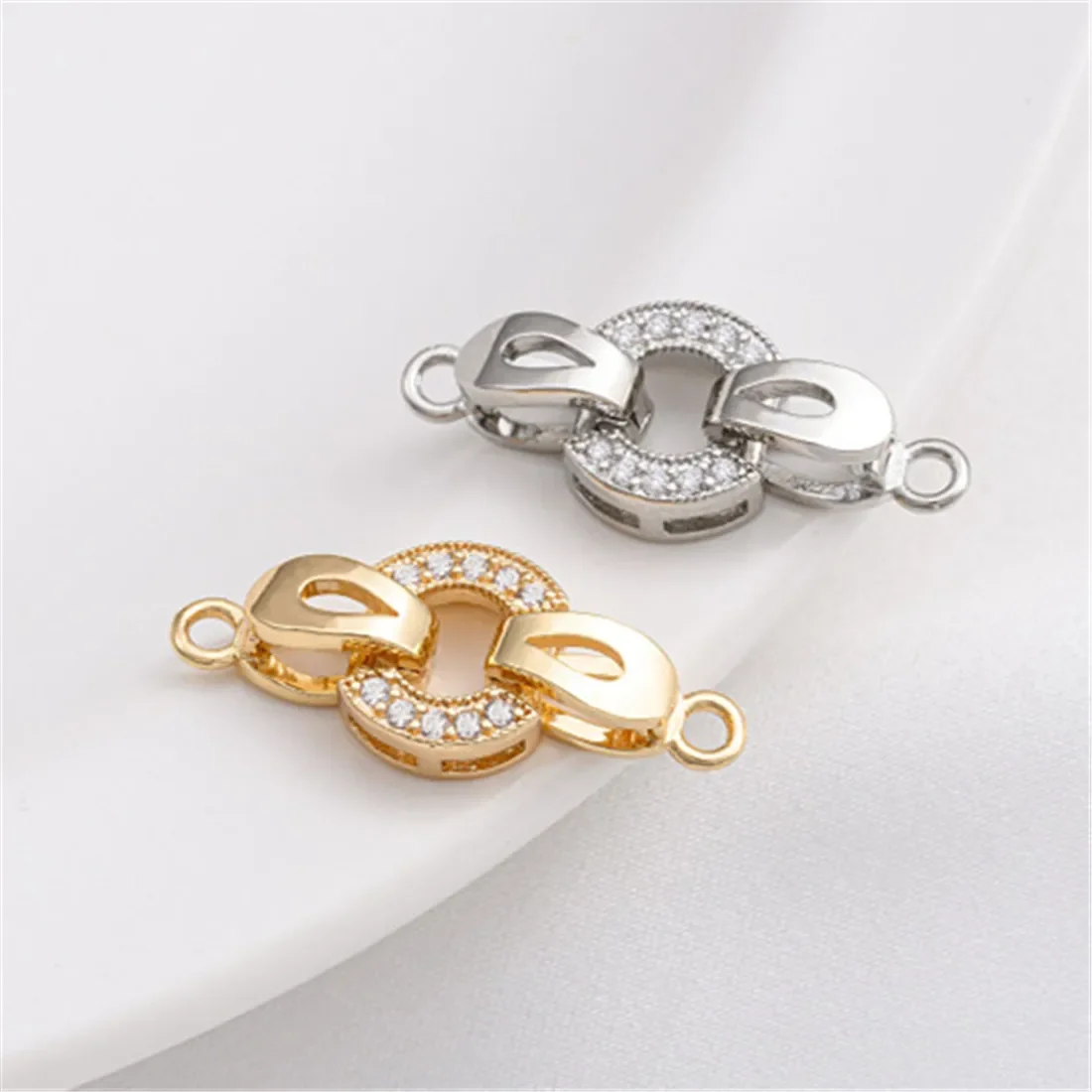 14K Gold-plated Zircon Double-sided Buckle Circular Buckle Handmade DIY Pearl Bracelet Necklace Connecting Buckle Accessories
14K Gold-plated Zircon Double-sided Buckle Circular Buckle Handmade DIY Pearl Bracelet Necklace Connecting Buckle Accessories