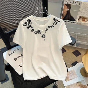 A Camiseta Estampada de Gola V Versátil: Um Essencial para o Guarda-roupa Moderno 9 Trendy Flower Embroidery Tshirt Summer Big Size white Fashion Splicing Tshirts Casual Seven Sleeve T-shirt Women Tee Tops cloth