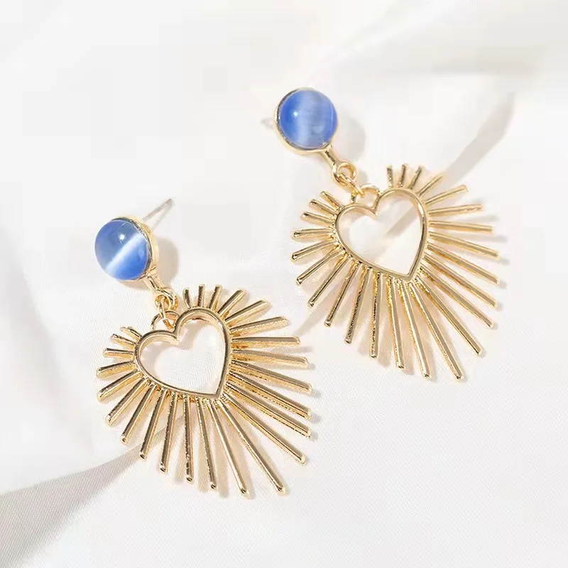 Summer New Temperament Earrings Ladies Hollow Out Personality Design Cat Eye Embellishment Silver Needle Fashion Earrings
Summer New Temperament Earrings Ladies Hollow Out Personality Design Cat Eye Embellishment Silver Needle Fashion Earrings