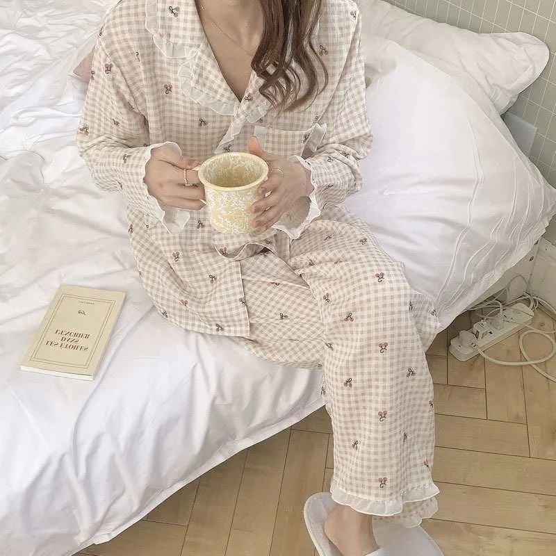 2023 Chic Plaid Sleepwear Patchwork Lace Geometric Long Sleeves Home Clothes Loose Casual Chic Women Sweet Pajamas
2023 Chic Plaid Sleepwear Patchwork Lace Geometric Long Sleeves Home Clothes Loose Casual Chic Women Sweet Pajamas