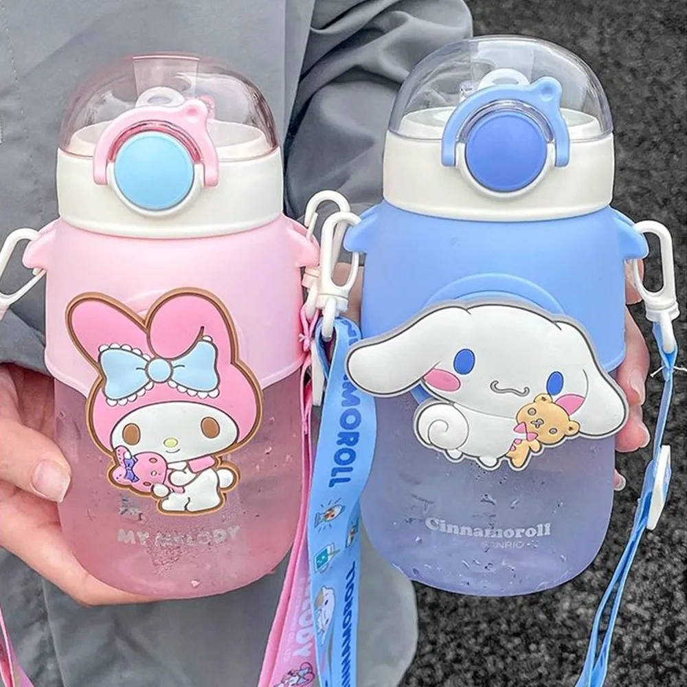 

690ml Sanrio Large Capacity Water Bottle Cinnamoroll Kuromi My Melody Portable Straw Water Cup for Outdoor Sports Fitness