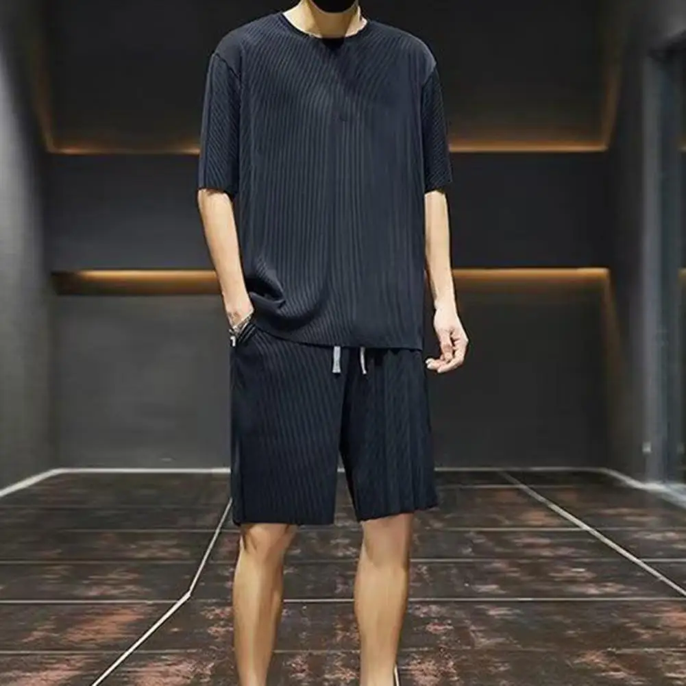 Solid Color Athletic Set T-shirt Shorts Set Men's Summer Casual Outfit Set with O-neck T-shirt Drawstring Waist for Comfort
Solid Color Athletic Set T-shirt Shorts Set Men's Summer Casual Outfit Set with O-neck T-shirt Drawstring Waist for Comfort